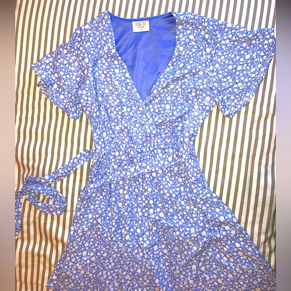 ✨3/15 Sienna sky blue floral faux wrap dress XSmall - Picture 3 of 8